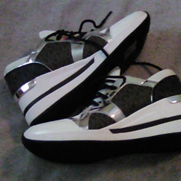 Michael kors shoes - Picture 4 of 5